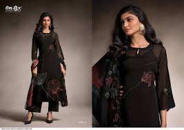 Women Silk Blend Kurta Pant Dupatta Set - Image 3