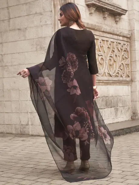 Women Silk Blend Kurta Pant Dupatta Set